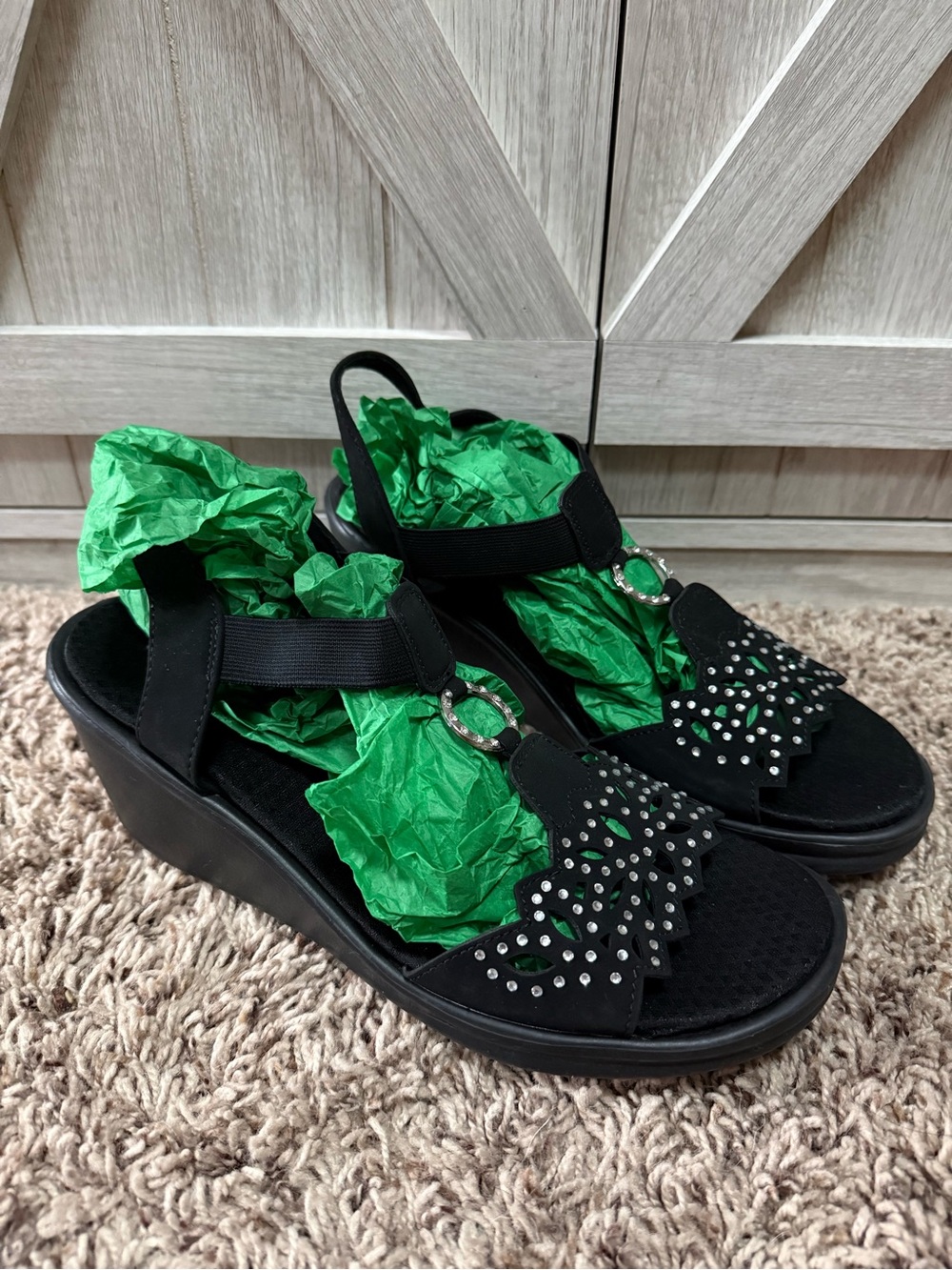 Skechers Rumblers Queen B Black Wedge Sandals Rhinestone NWOT Size 10